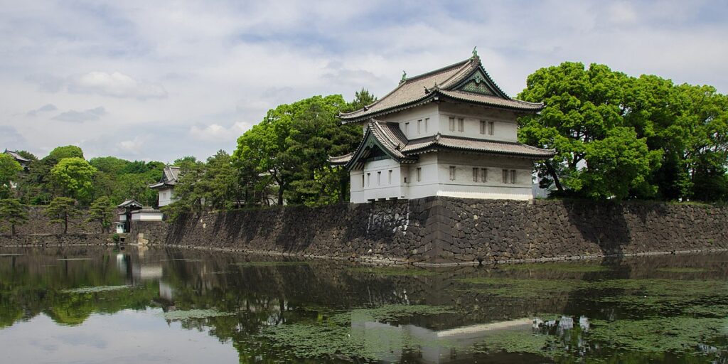 Palacio Imperial, lugares emblemáticos de Tokio y maravillas naturales